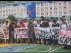 PELECEHAN-SEKSUAL-Puluhan-siswa-SMA-Budhi-Warman-2-melakukan-aksi-unjuk-rasa.jpg
