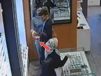 PENCURIAN-CCTV-Pasangan-suami-istri-pasutri-yang.jpg