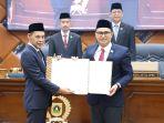PERDA-RETRIBUSI-Wakil-Bupati-Bogor-Jaro-Ade-dan-Ketua-DPRD-Kabupaten-Bogor-Sastra-Winara.jpg