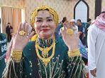 Pamer-Perhiasan-Emas.jpg