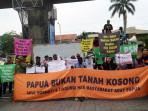 Papua-yang.jpgyang-tergabung.jpgdalam-Solidaritas.jpgmelakukan-aksi.jpgrasa-menyatakan.jpg