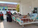 Pasien-rumah-sakit-di-Pulau-Bawean-Gresik-dievakuasi-keluar-ruangan-akibat-guncangan-gempa-Tuban.jpg