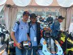 Pebalap-MotoGP-Alex-Marquez-foto-bersama-Gilang-Widjaya-Pranama.jpg