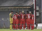 Pemain-Persija-Jakarta-sedang-berdoa-sebelum-berlatih.jpg
