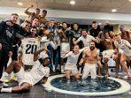 Pemain-Real-Madrid-bersuka-cita-di-ruang-ganti.jpg