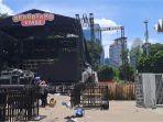 Pencopotan-properti-konser-Berdendang-Bergoyang-di-Istora-Senayan.jpg