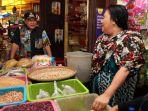 Penjabat-Gubernur-Sulsel-Bahtiar-melakukan-peninjauan-harga-bahan-pokok-di-Pasar-Terong.jpg