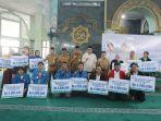 Penyerahan-beasiswa-secara-simbolis-oleh-Wali-Kota-Sachrudin.jpg