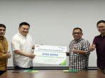 Penyerahan-simbolis-kartu-kepesertaan-BPJS-Ketenagakerjaan-bagi-ribuan-mitra-pengemudi-truk-logistik.jpg