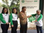Penyerahan-simbolis-kunci-asrama-putri-Sekolah-Alam-Tunas-Mulia-Bantar-Gebang-1.jpg