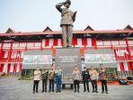 Peresmian-Patung-Hoegeng.jpg