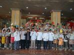 Personel-Satpol-PP-DKI-Jakarta-mengenakan-pakaian-adat-saat-Salat-Idulfitri-di-Balai-Kota.jpg