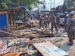 Petugas-Gabungan-membongkar-bangunan-liar-di-Jalan-Raya-Cipayung-Kota-Depok.jpg