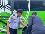 Revi Beri Peringatan Bus AKAP saat Ramp Check Menjelang Nataru di Terminal Kalideres