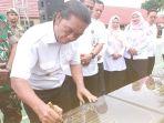 Pj-Gubernur-Banten-Al-Muktabar-saat-meresmikan-Sekolah-Khusus-Negeri.jpg