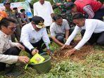 Pj-Gubernur-Sulsel-Bahtiar-Baharuddin-melakukan-kegiatan-penanaman-pohon-serentak.jpg