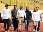 Pj-bupati-bekasi-jalan-sehat-jelang-hari-guru-nasional.jpg