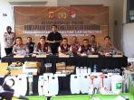 Polres-Bogor-gelar-konferensi-pers-pengungkapan-kasus-pabrik-tembakau-sintetis.jpg