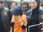 Polres-Karawang-konferensi-pers-penangkapan-dua-sejoli.jpg