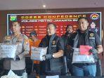 Polres-Metro-Jakarta-Barat-rillis-kasus-pembunuhan-mayat-dalam-toren.jpg