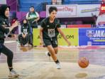 Potret-aksi-permainan-salah-satu-pemain-dari-tim-basket-putri-3X3-SMAN-104-Jakarta.jpg