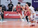 Potret-pemain-basket-Buksi-saat-melawan-SMA-Pangudi-Luhur-Jakarta.jpg