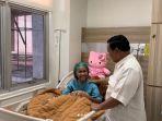 Prabowo-Subianto-menjenguk-Nabila-Febrianti.jpg