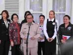 Pramono-Anung-usai-menerima-audiensi-organisasi-DMFI-Senin-13102025.jpg