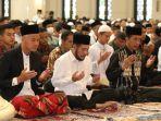 Presiden-Joko-Widodo-bersama-Ganjar-Pranowo-salat-Idul-Fitri-bareng.jpg