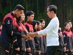 Presiden-Jokowi-memberikan-bonus-kepada-atlet-SEA-Games-2023-Kamboja.jpg