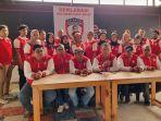 Presidium-Relawan-Kami-Anies-Sultoni-pegang-mikrofon-saat-deklarasi-dukung-Anies-Baswedan.jpg