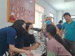 Proses-skrining-mata-katarak-sebelum-penentuan-operasi-katarak-gratis-di-RSUD-Tamansari.jpg