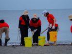 Prudential-Indonesia-lakukan-bersih-bersih-pantai.jpg