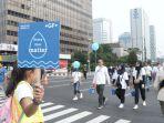 Puluhan-orang-berjalan-kaki-sembari-membawa-ember-lewat-aksi-GF-Walk-for-Water.jpg