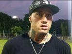 Radja-Nainggolan-saat-diwawancarai-usia-jalani-latihan-di-Lapangan-B-GBK-Senayan.jpg