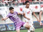 wartakota/Ramiro-Fergonzi-kiri-dibayangi-pemain-PSM-Makassar-Akbar-Tanjung.jpg
