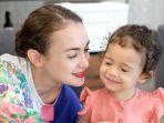 Rianti-Cartwright-mengunggah-foto-bersama-anaknya.jpg