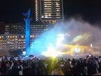 Ribuan-Warga-Nikmati-Perayaan-Tahun-Baru-Kelas-Dunia-di-Bundaran-HI.jpg