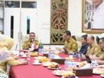 SATGAS-MBG-Bupati-Bogor-Rudy-Susmanto-memimpin-rapat-koordinasi-membahas-MBG.jpg