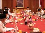 SATU-SARJANA-SATU-DESA-Bupati-Bogor-Rudy-Susmanto.jpg