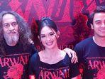 Sarah-Beatrix-bersama-Egi-Fedly-dan-Irsyadillah-usai-jumpa-pers-film-horor-Arwah.jpg