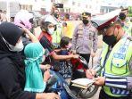 Satlantas-Polres-jakbar-melakukan-peneguran-dan-penilangan-te.jpg