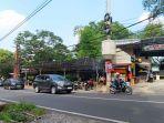Sejumlah-bangunan-berdiri-di-Jalan-PDK-Raya-Lebak-Bulus-Cilandak-Jakarta-Selatan.jpg