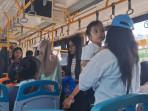 Sejumlah-penumpang-Transjakarta-nekat-turun-sembari-membawa-balitanya.jpg