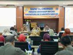 Sekretaris-Daerah-Karawang-Acep-Jamhuri-saat-Rapat-Koordinasi.jpg
