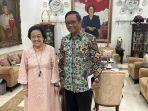 Senyum-Merekah-Megawati-Setelah-Bertemu-Mahfud-MD.jpg