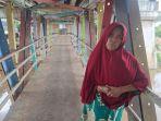 Siti-pedagang-Jembatan-Kali-Ciliwung-Rawajati.jpg