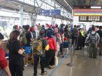 Suasana-Stasiun-Pasar-Senen-Senen-Jakarta-Pusat-pada-Jumat-1392024.jpg