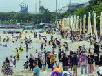 Suasana-di-pantai-Ancol-pada-tahun-baru-2025.jpg