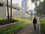 Suasana-trotoar-di-depan-Kedubes-AS-Jalan-Medan-Merdeka-Selatan-Kecamatan-Gambir-Jakarta-Pusat.jpg